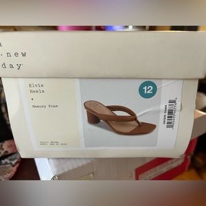 A new day Elvie sandals brand new never worn